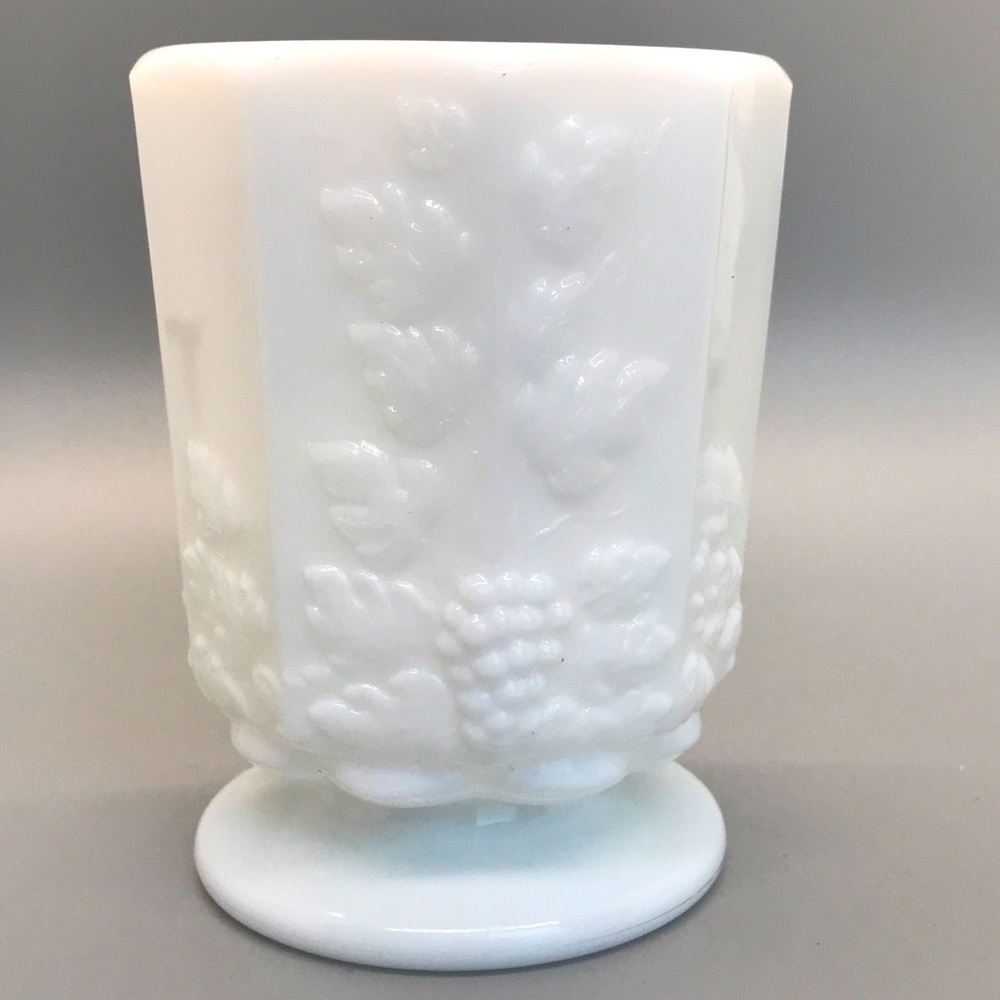 EUC Vintage Westmoreland White Milk Glass Paneled Grape Sugar Bowl